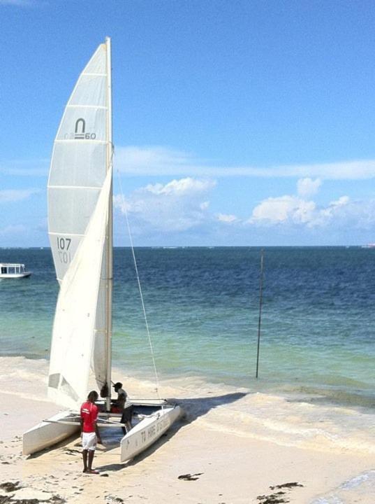 Kenya Bay Beach Hotel Bamburi Exteriér fotografie