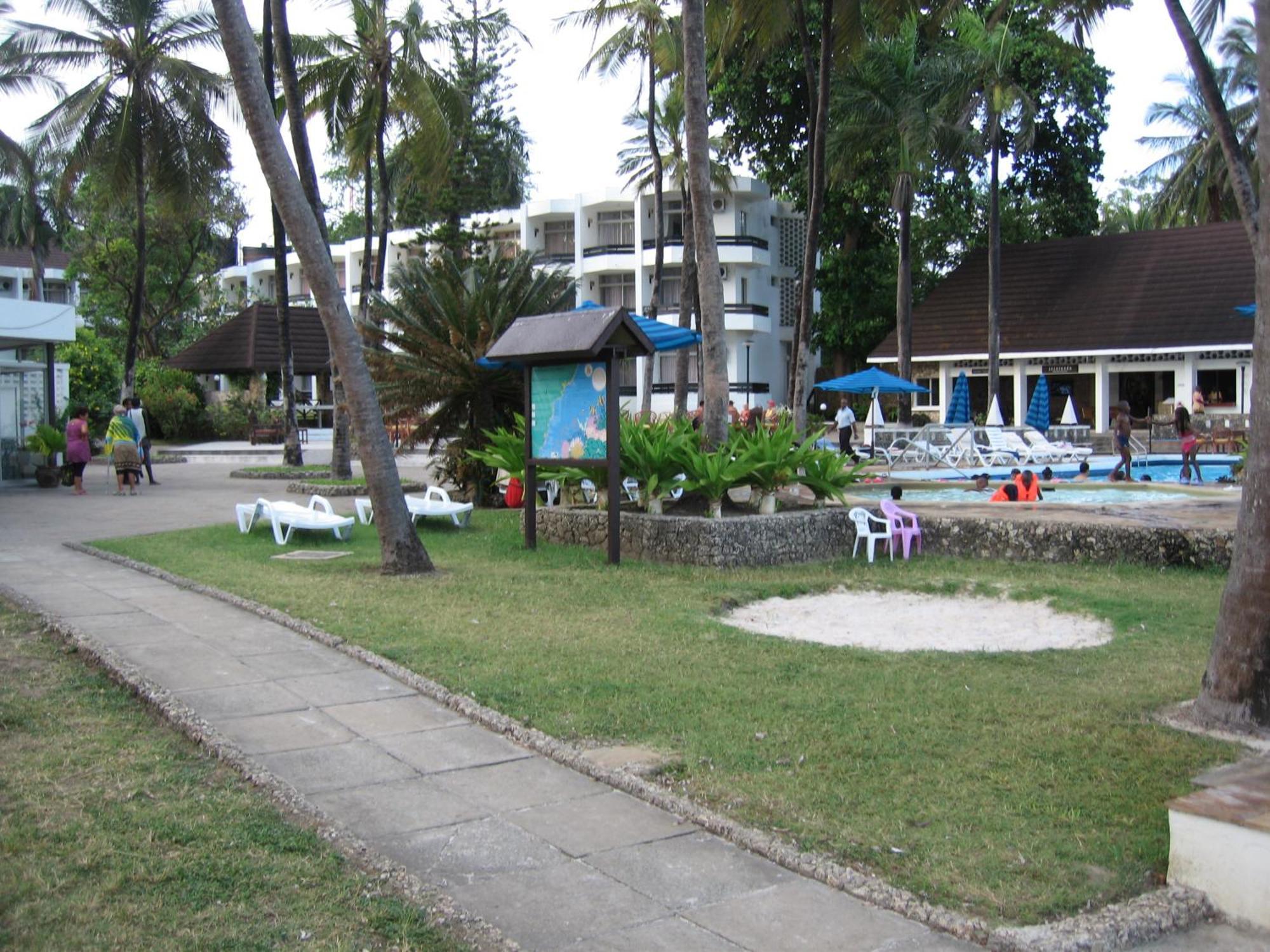 Kenya Bay Beach Hotel Bamburi Exteriér fotografie